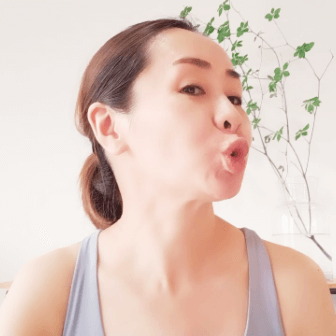 美顔ヨガ
